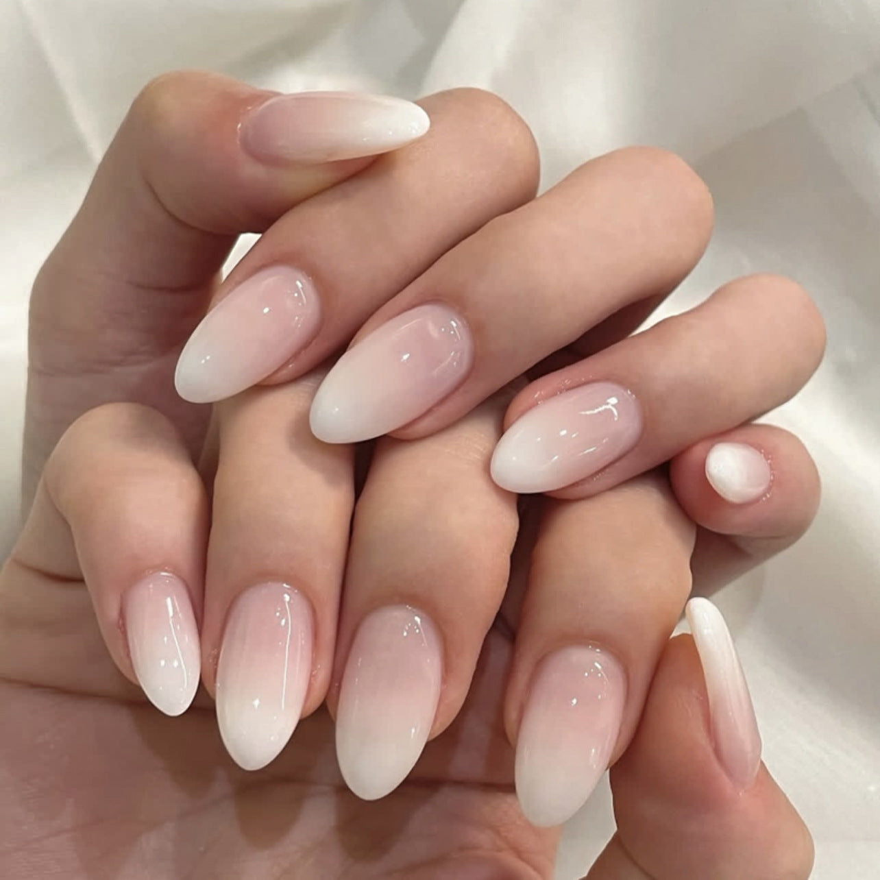 White Gradient Minimalist  JP4083 Veloura Nails